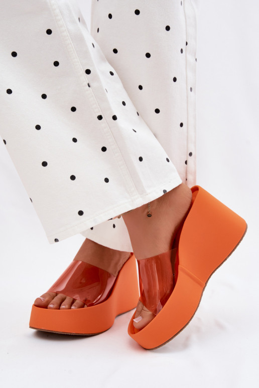 Pantoufles pour femmes avec une plateformeTransparentnym Bandesem couleur orange Zolretia