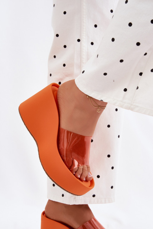 Pantoufles pour femmes avec une plateformeTransparentnym Bandesem couleur orange Zolretia