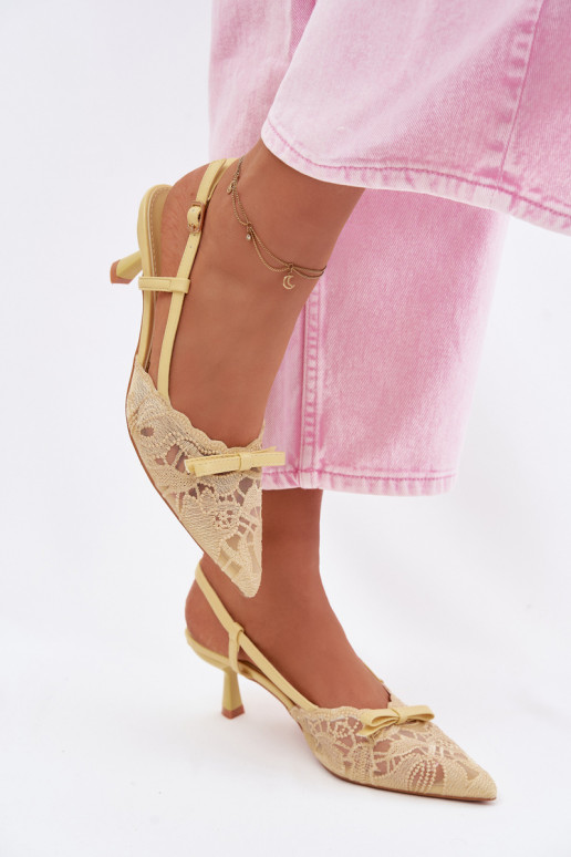 Sandales à lacets Féminin Activé obcasie avec des rubans couleur jaune Il fautribelle