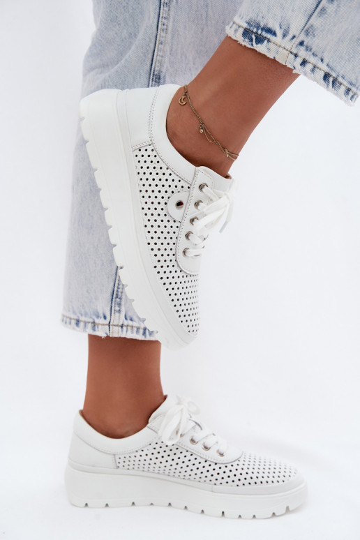 Peau avec des éléments ajourés chaussures Féminin Vinceza 79629 couleur blanche