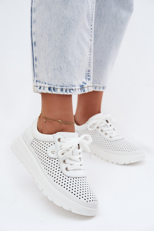 Peau avec des éléments ajourés chaussures Féminin Vinceza 79629 couleur blanche