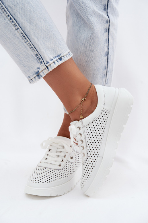 Peau avec des éléments ajourés chaussures Féminin Vinceza 79629 couleur blanche