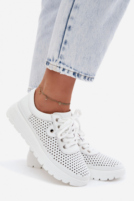 Peau avec des éléments ajourés chaussures Féminin Vinceza 79629 couleur blanche