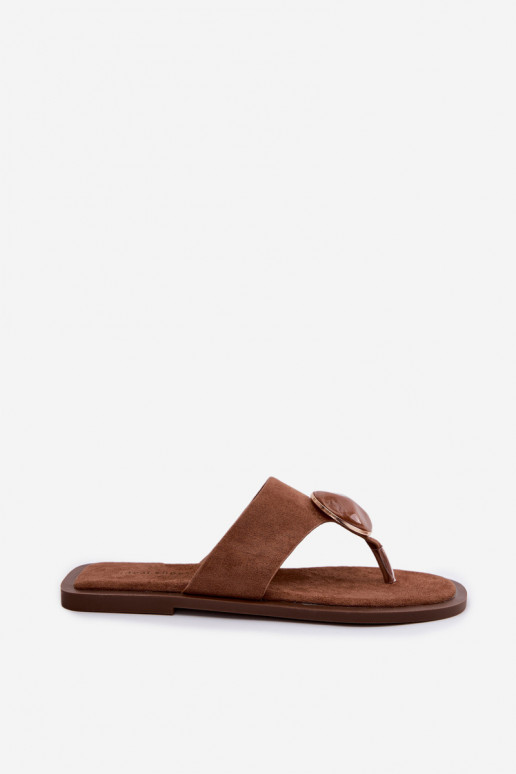 Chaussons plats marron avec des ornements en daim synthétique Selvessa