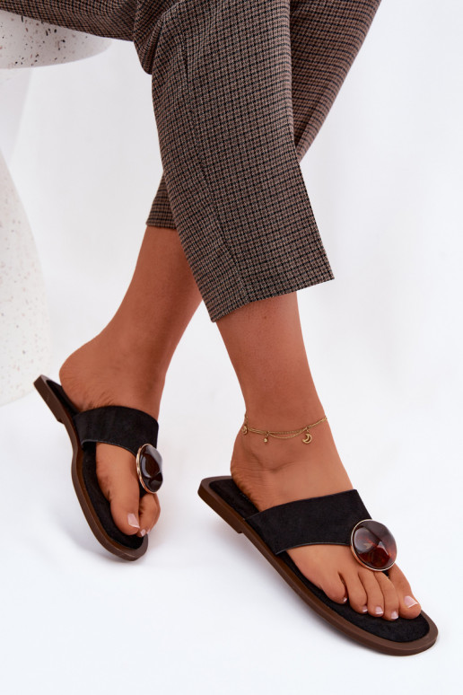 Chaussons plats noirs avec des ornements en daim synthétique Selvessa