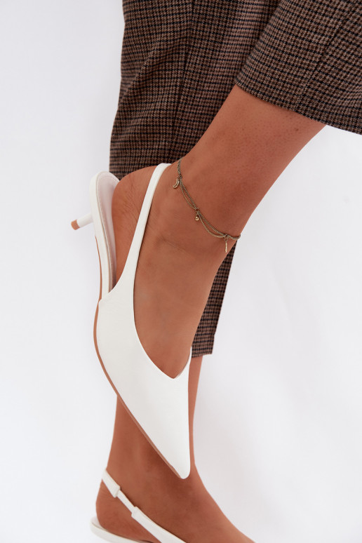 Sandales vernies blanches avec des talons en cuir synthétique Averelle