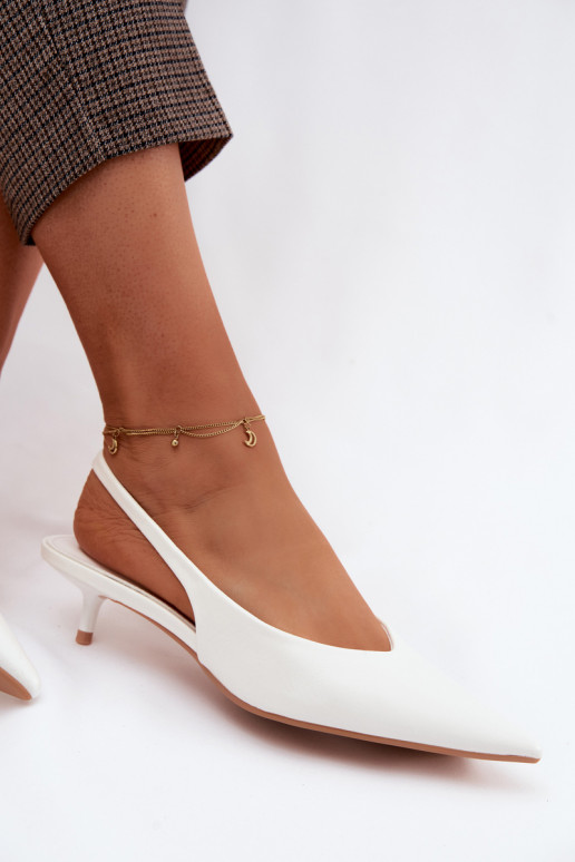 Sandales vernies blanches avec des talons en cuir synthétique Averelle