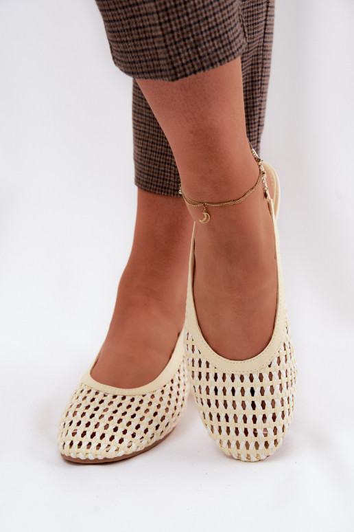 Sandales pour femmes avec des éléments ajourés couleur jaune Selviora