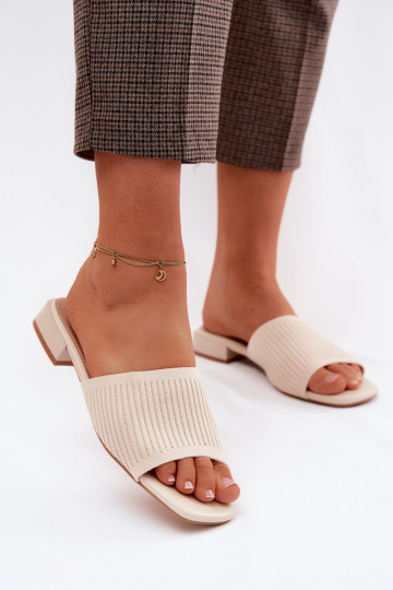 Chaussons en ivoire pour femmes avec de larges talons Belissea