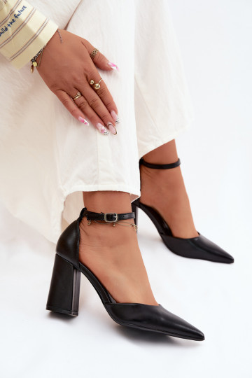 Escarpins en cuir synthétique couleur noire Selvra