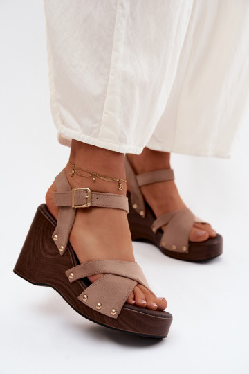 Sandales pour femmes avec une plateforme Ze couleur doréemi Goujons beige Velvra 2