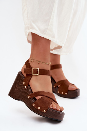 Sandales pour femmes avec une plateforme Ze couleur doréemi Goujons marron Velvra 2