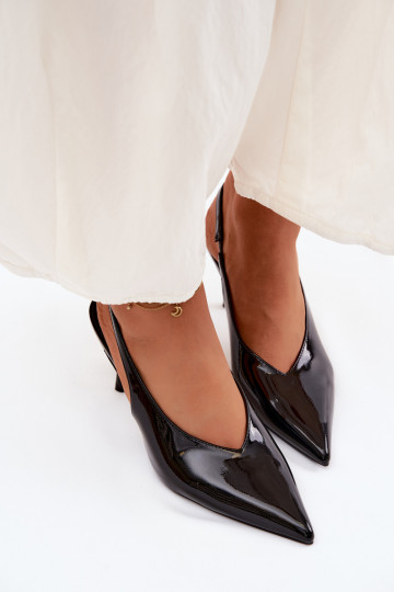 avec effet vernis chaussures à talons hauts des sandales en cuir écologique couleur noire Norvra