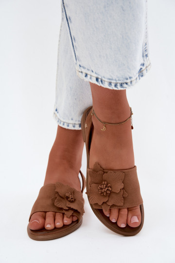Sandales en daim avec talons larges et fleurs décoratives Zazoo 407471 en brun