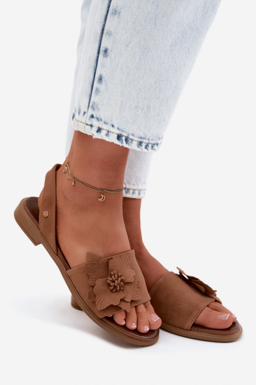 Sandales en daim avec talons larges et fleurs décoratives Zazoo 407471 en brun