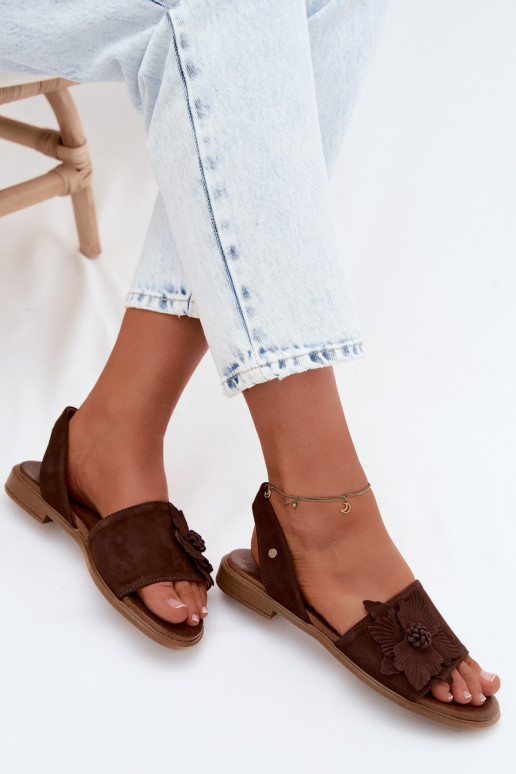 Sandales en daim avec talons larges et fleurs décoratives Zazoo 407471 en chocolat