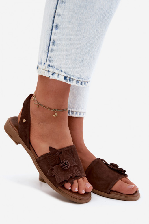 Sandales en daim avec talons larges et fleurs décoratives Zazoo 407471 en chocolat