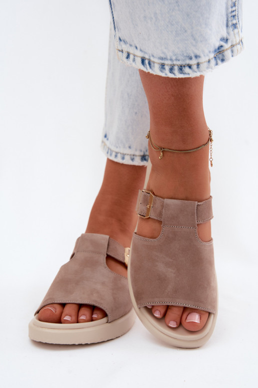 Chaussons femme en daim avec une plateforme avec boucles dorées beige Zemela