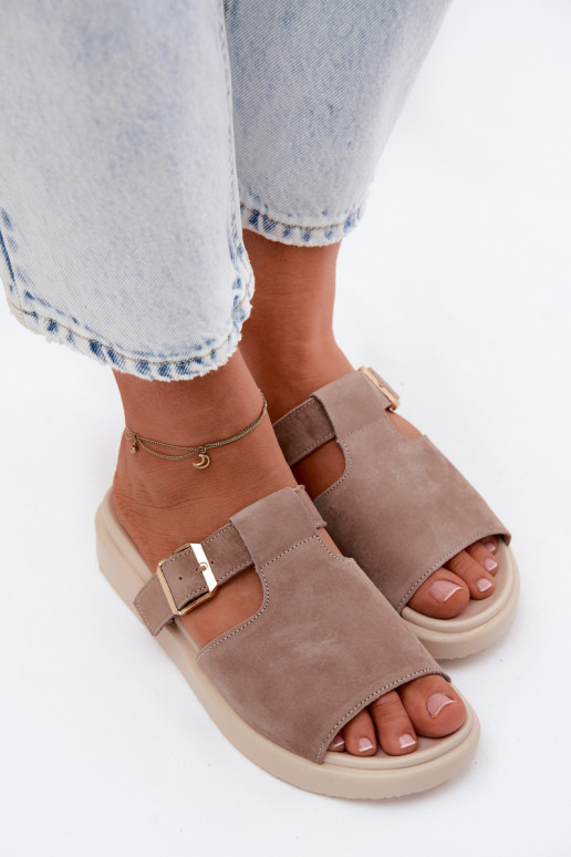 Chaussons en faux daim pour femmes avec boucles dorées couleur sable Zemela