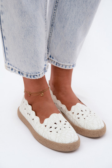Espadrilles avec des éléments ajourés avec des fleurs couleur blanche Merivelle