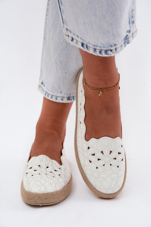 Espadrilles avec éléments ajourés et fleurs en couleur blanche Merivelle