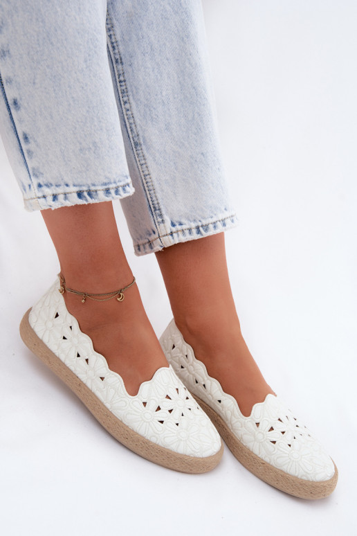 Espadrilles avec éléments ajourés et fleurs en couleur blanche Merivelle