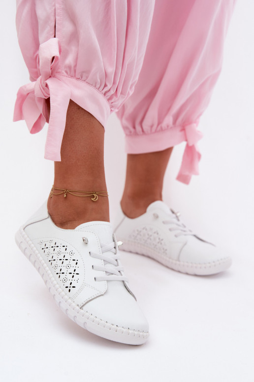 Chaussures avec éléments ajourés en cuir naturel de couleur blanche Flaria