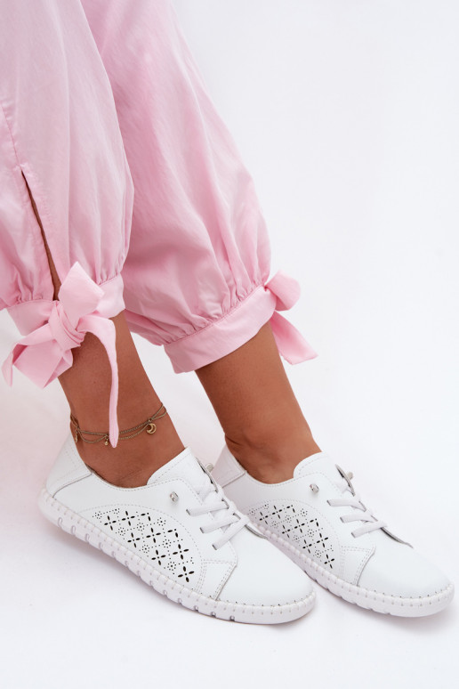 Chaussures avec éléments ajourés en cuir naturel de couleur blanche Flaria