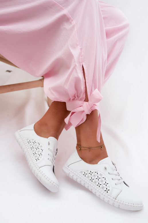 Chaussures avec éléments ajourés en cuir naturel de couleur blanche Flaria