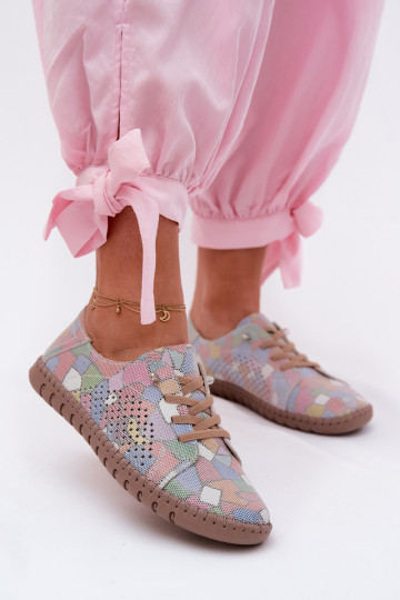 À motifs avec des éléments ajourés chaussures FémininActivéturalnego en daimu Couleurs différentes Belessa