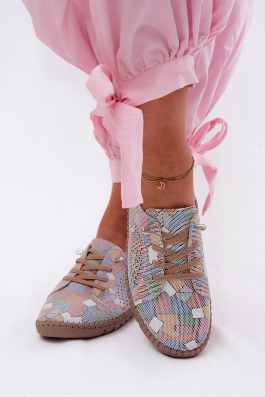 À motifs avec des éléments ajourés chaussures FémininActivéturalnego en daimu Couleurs différentes Belessa