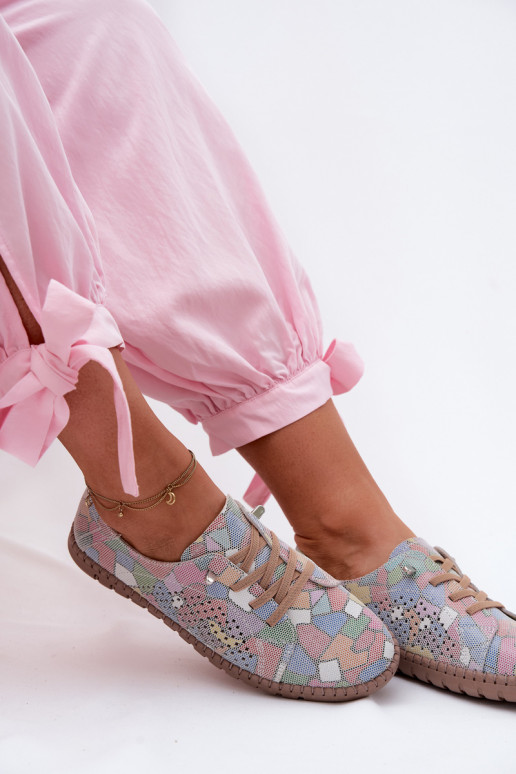 À motifs avec des éléments ajourés chaussures FémininActivéturalnego en daimu Couleurs différentes Belessa