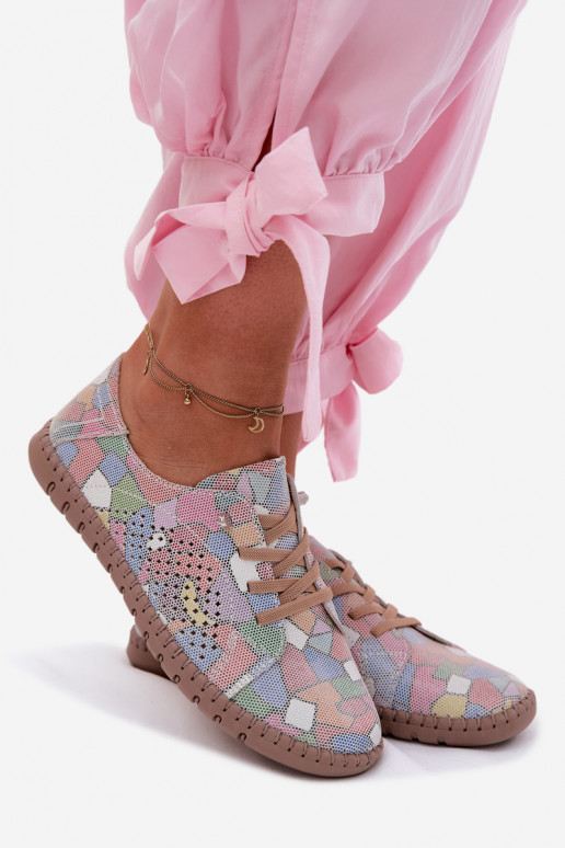 À motifs avec des éléments ajourés chaussures FémininActivéturalnego en daimu Couleurs différentes Belessa