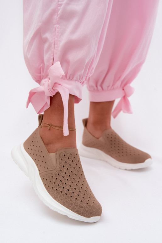 Un modèle convaincant avec des éléments ajourés chaussures FémininImitacji en daimu beige Geressa