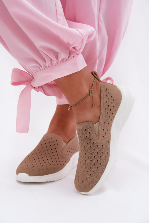 Un modèle convaincant avec des éléments ajourés chaussures FémininImitacji en daimu beige Geressa