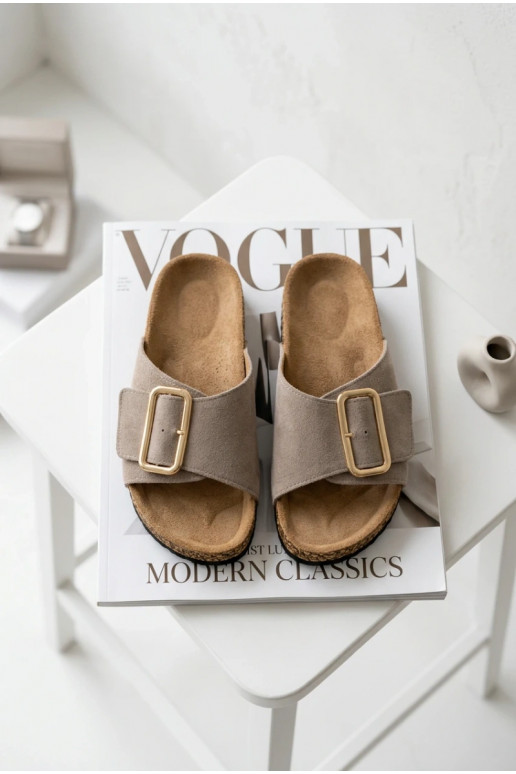 Chaussons pour femmes en faux daim avec boucles couleur sable Beryl