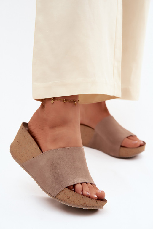 Chaussons en faux daim sur semelle en liège couleur sable Zazoo 40311