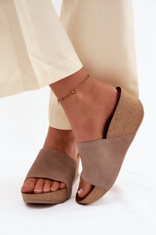 Chaussons en faux daim sur semelle en liège couleur sable Zazoo 40311