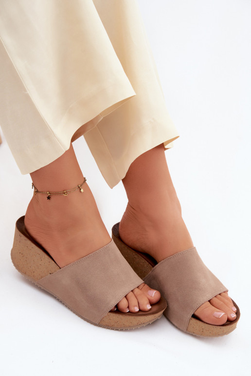Chaussons en faux daim sur semelle en liège couleur sable Zazoo 40311