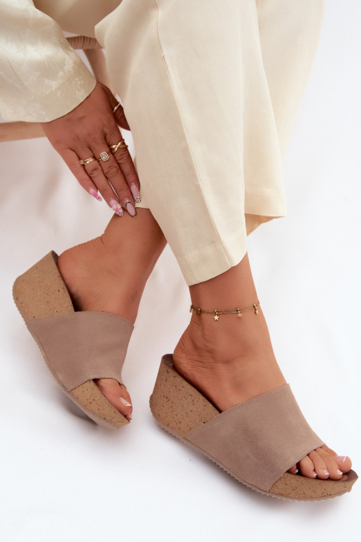 Chaussons en faux daim sur semelle en liège couleur sable Zazoo 40311