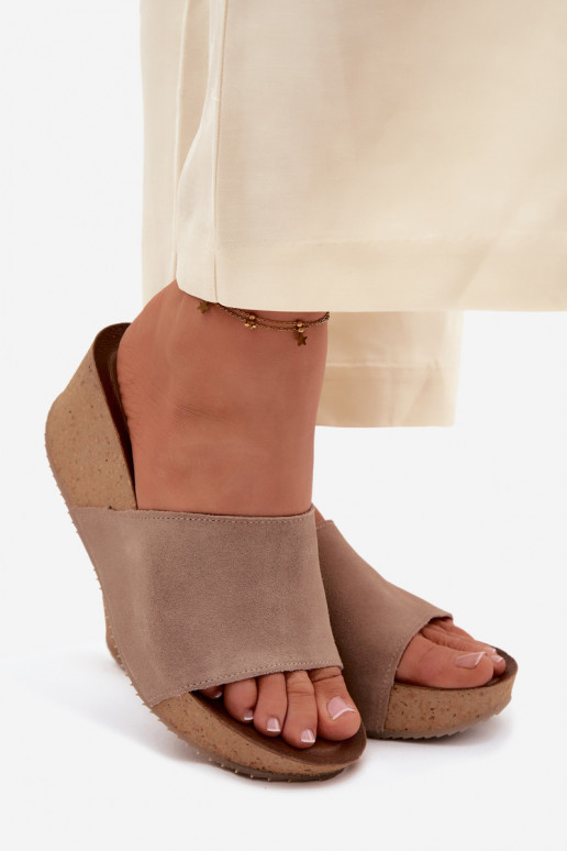 Chaussons en faux daim sur semelle en liège couleur sable Zazoo 40311