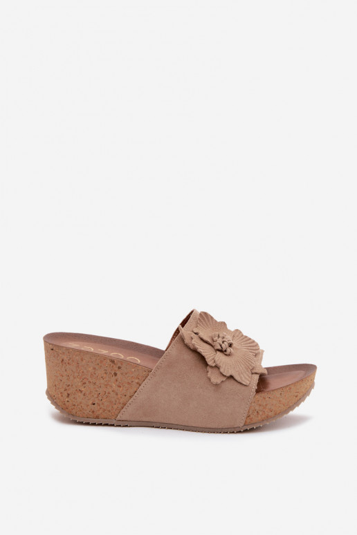 Peau Chaussons femme en daim avec une plateforme Avec des décorations avec des fleursem Zazoo 40312 couleur cappuccino