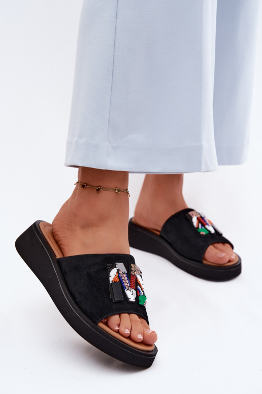 Peau Chaussons femme en daim avec des ornements avec une plateforme Vinceza 66942 couleur noire