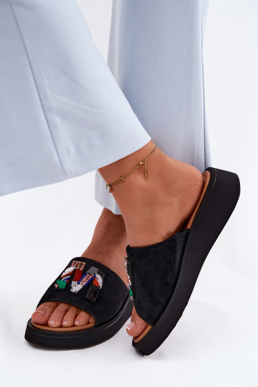 Chaussons en faux daim avec ornements et plateforme Vinceza 66942 couleur noire
