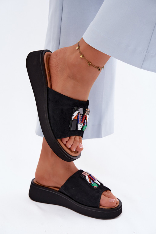 Chaussons en faux daim avec ornements et plateforme Vinceza 66942 couleur noire