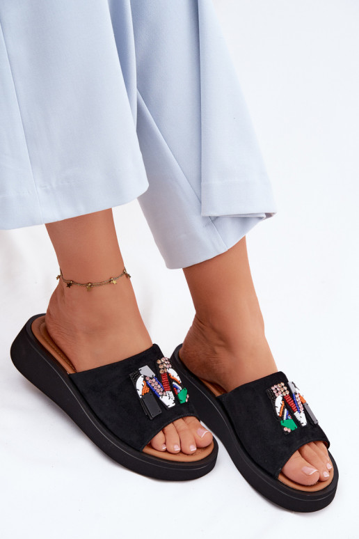 Peau Chaussons femme en daim avec des ornements avec une plateforme Vinceza 66942 couleur noire