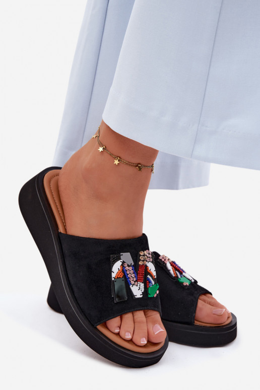 Peau Chaussons femme en daim avec des ornements avec une plateforme Vinceza 66942 couleur noire