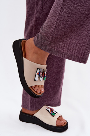 Peau Chaussons femme en daim avec des ornements avec une plateforme Vinceza 66942 beige