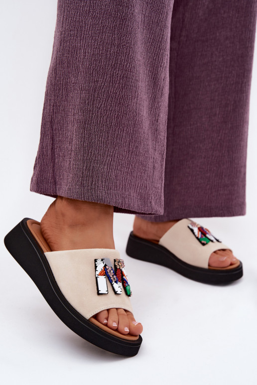 Peau Chaussons femme en daim avec des ornements avec une plateforme Vinceza 66942 beige