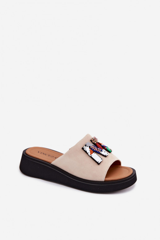 Chaussons en faux daim avec ornements et plateforme Vinceza 66942 couleur sable